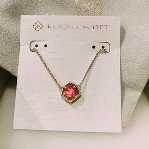 Kendra Scott Jaxon Pendant Necklace in Berry